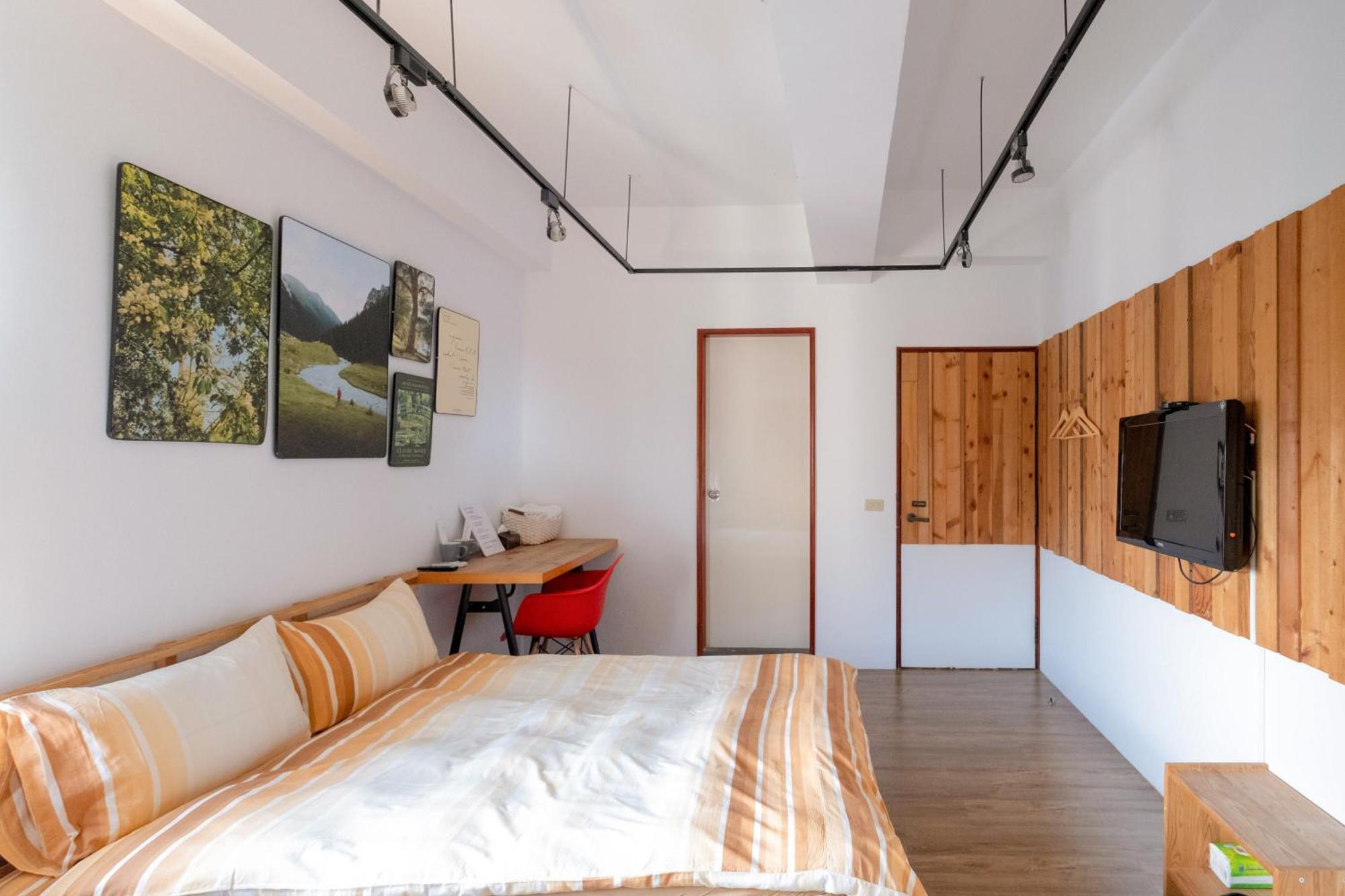 Re+Wood Guesthouse Tainan Eksteriør billede