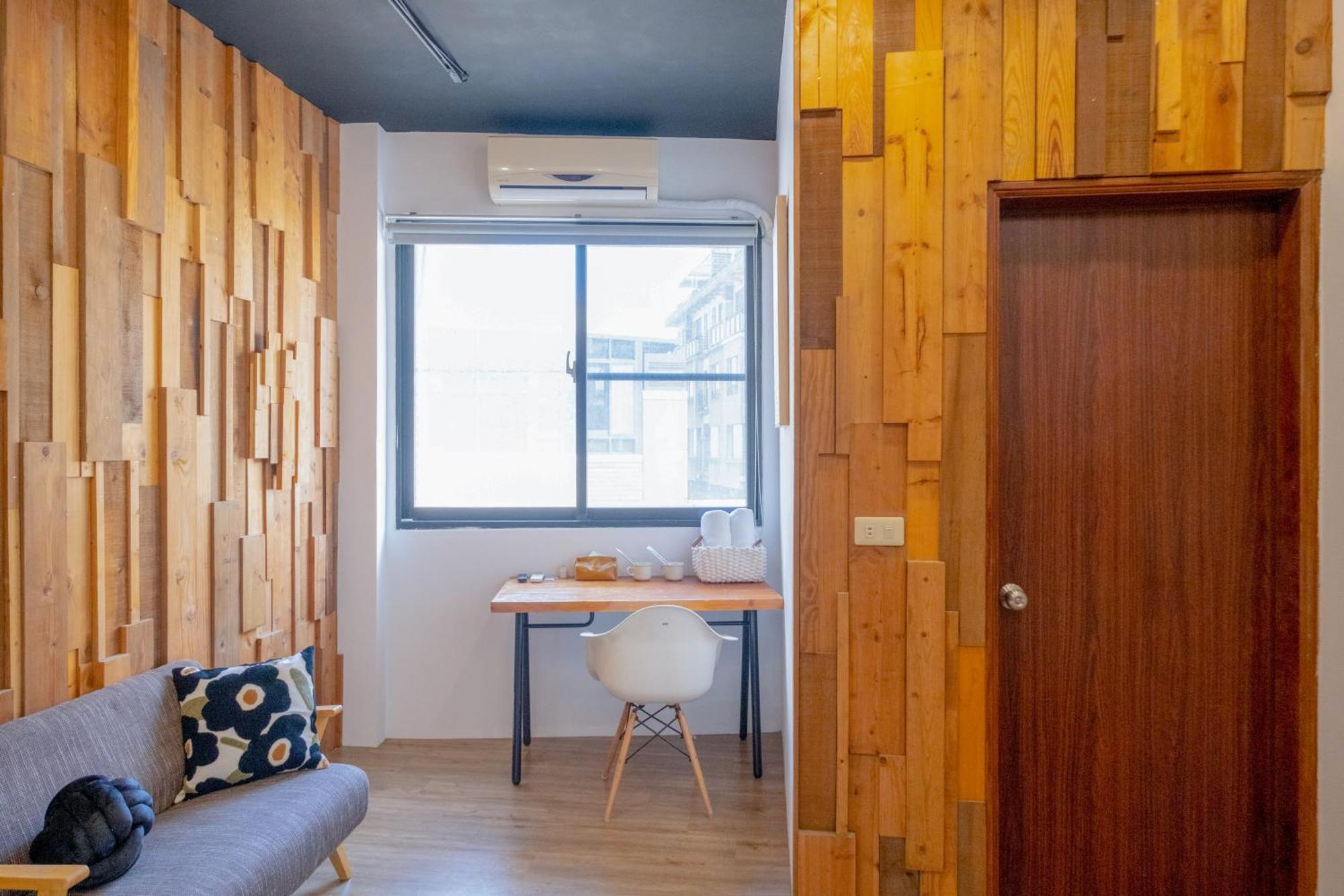 Re+Wood Guesthouse Tainan Eksteriør billede